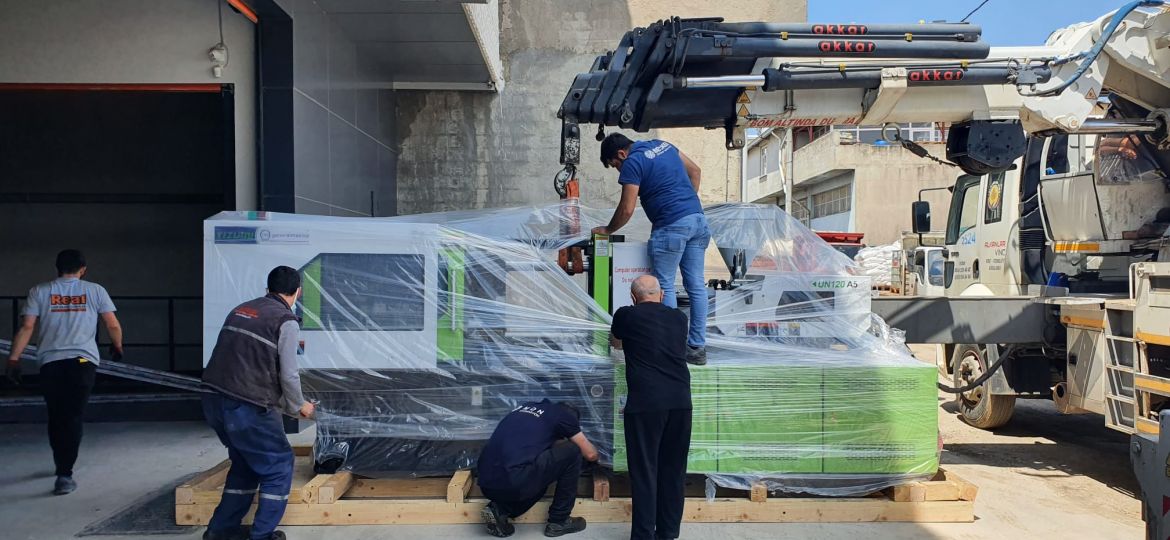real cam balkon enjeksiyon makinası